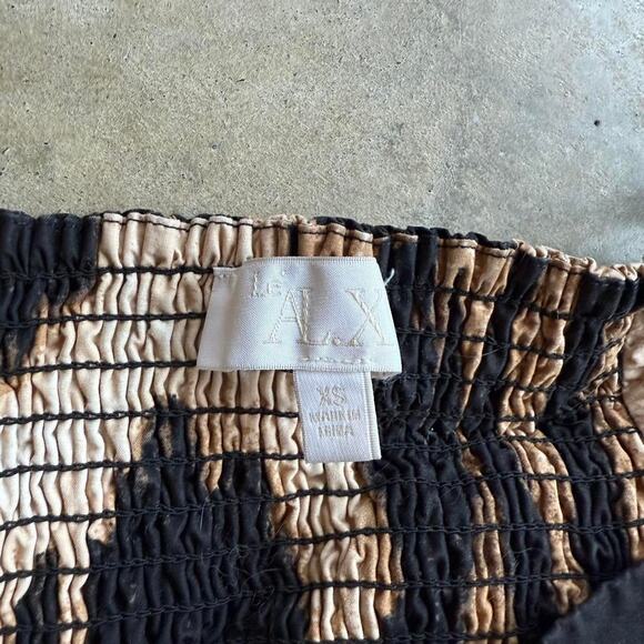 Black and tan abstract square neck crop top with adjustable straps - Picture 7 of 7